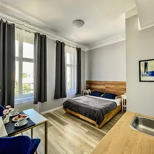 glam-house-apartments.poznan-hotels.com/